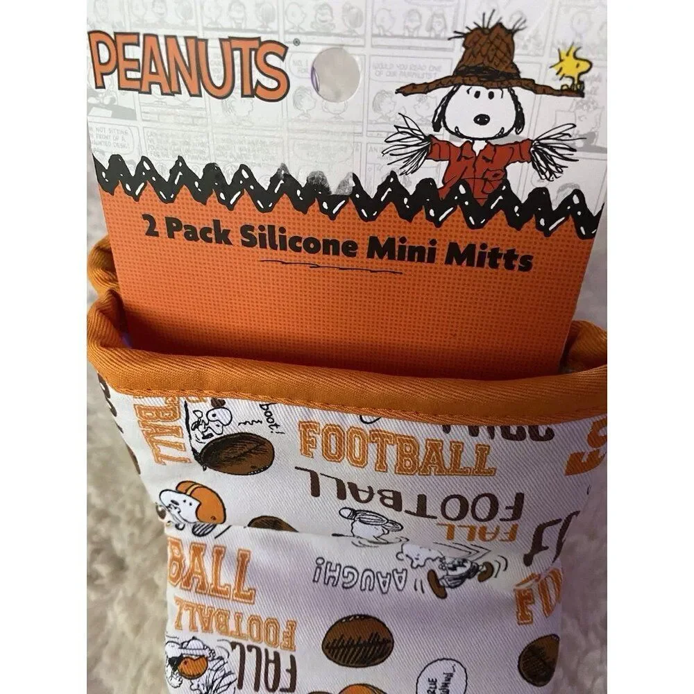 2 Pack Peanuts Snoopy Charlie Brown Football Autumn Silicone Oven Mini Mitts NEW